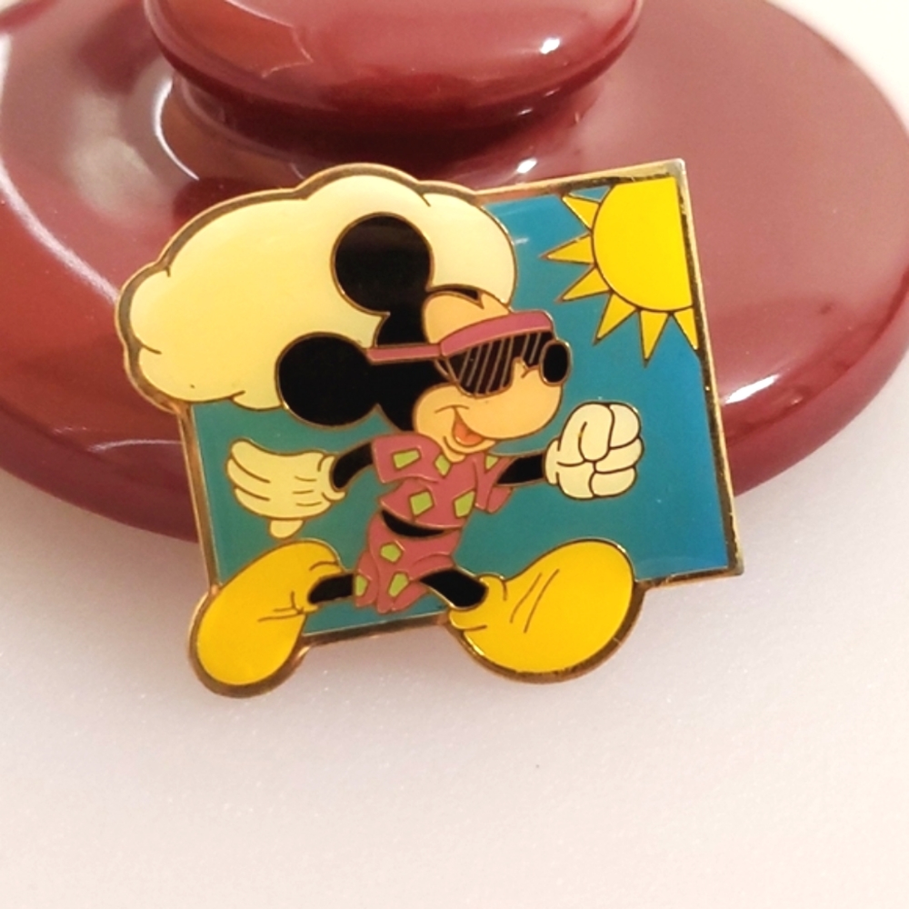 DISNEY Mickey Mouse Parks pin sunglasses lapel WDW Disneyland